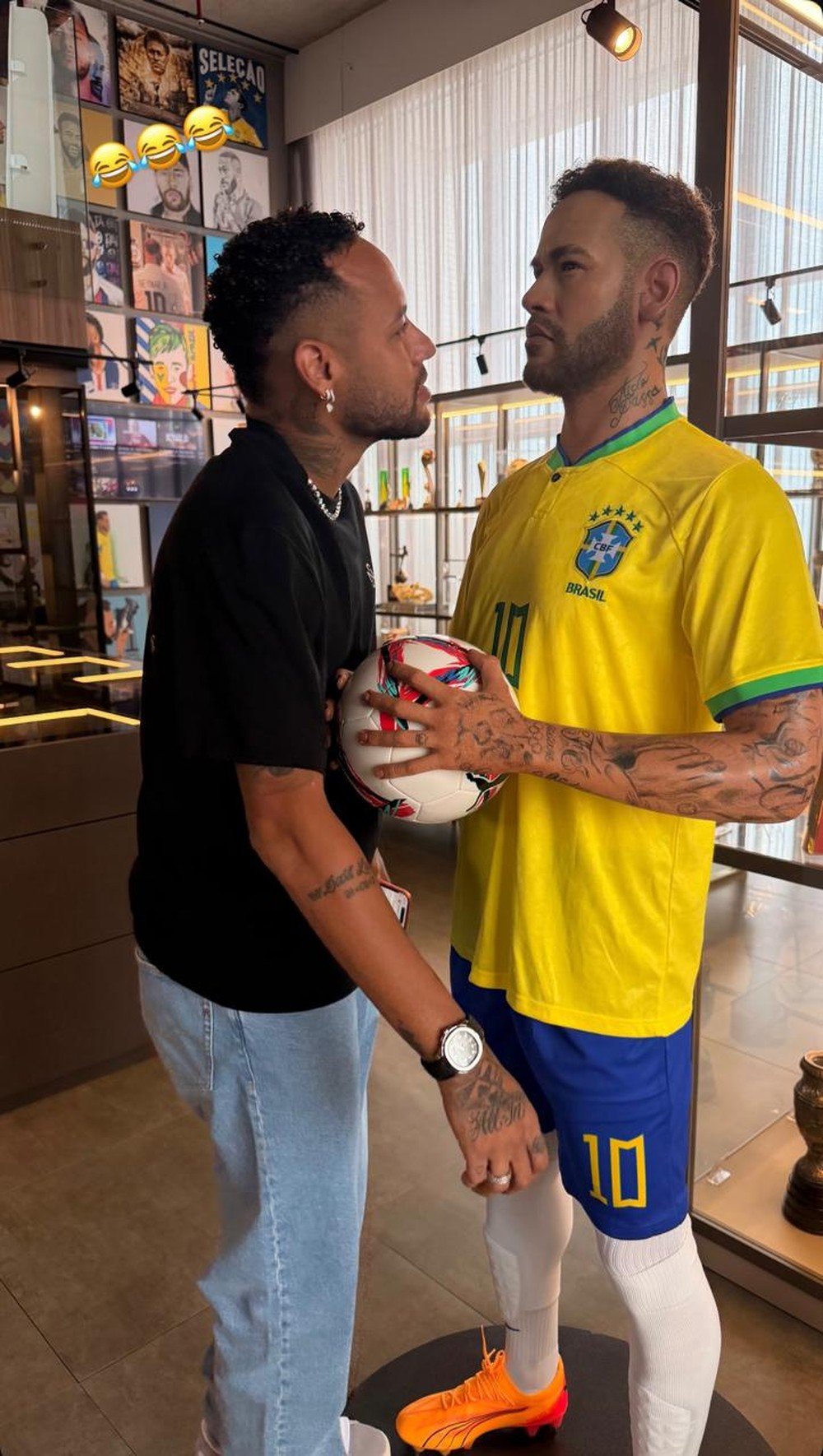 Neymar se surpreende com estátua de cera hiper-realista e momento diverte Bruna Biancardi 47 whatsapp image 2026 03 30 at 2.33.06 pm