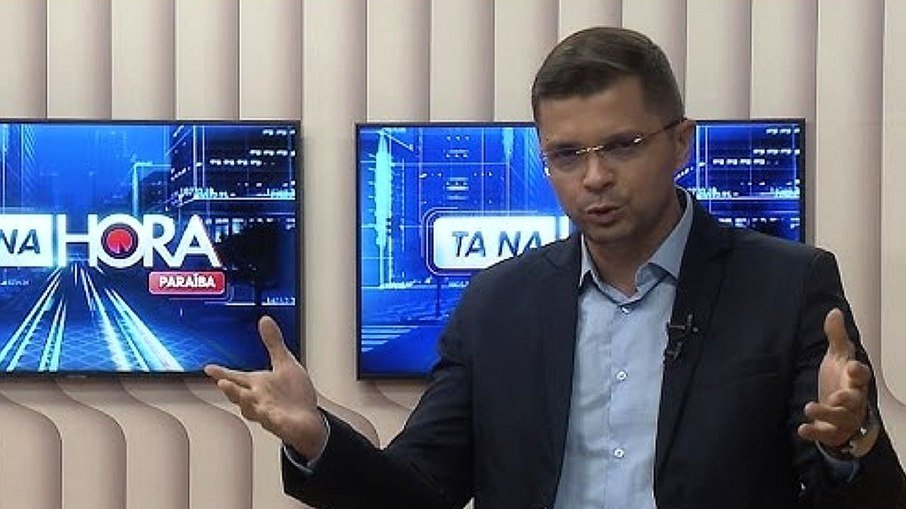 Apresentador é demitido do SBT e emissora acaba com jornal