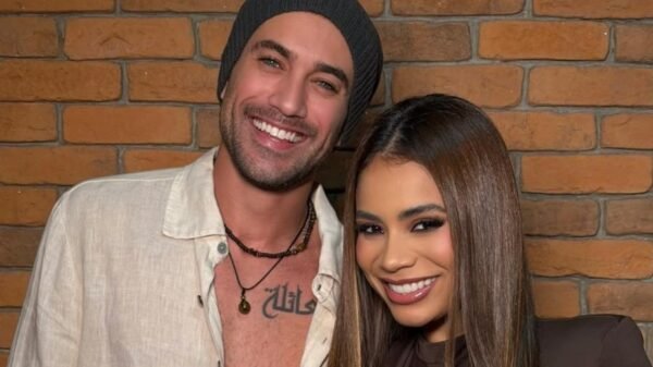 Lexa admite ciúmes de cenas românticas do marido em novelas