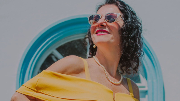 Ouça "Abundância Total", single de Grazi Rossetto 16 Sem título