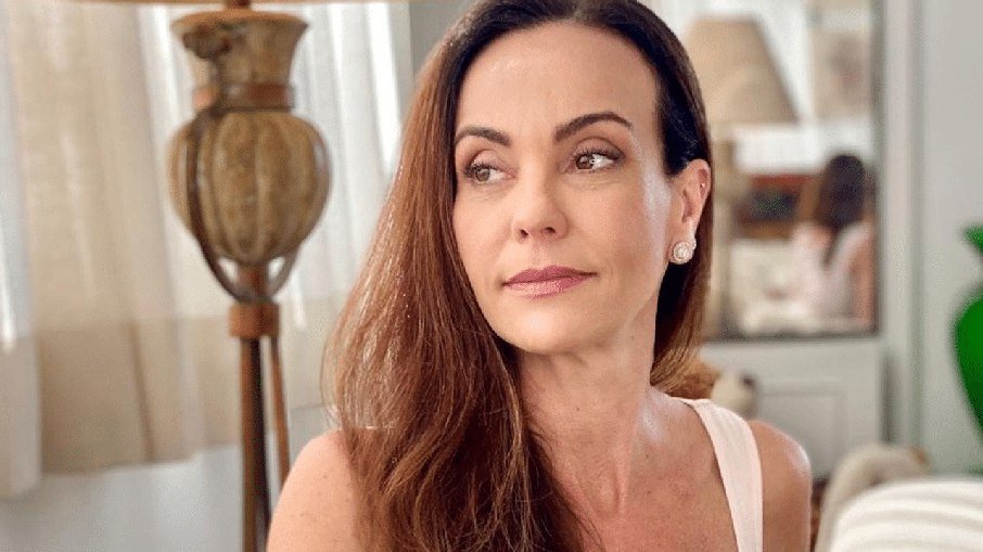 atriz flavia monteiro internada