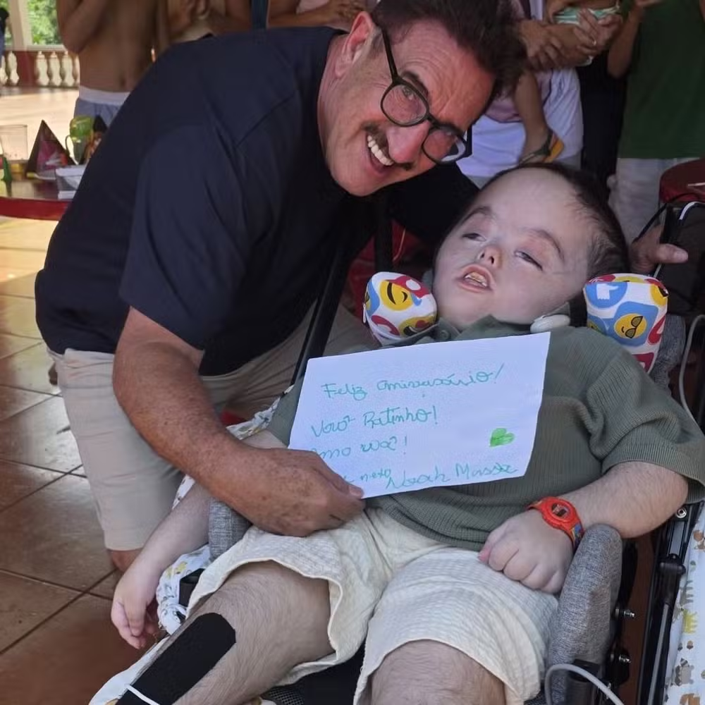 Neto de Ratinho completa 8 anos e emociona família com homenagem da mãe: “Um milagre” 47 image