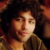 Adrian Grenier em O Diabo Veste Prada.jpg