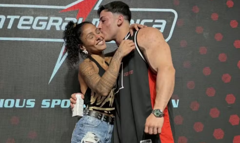 Fisiculturista Gabriel Ganley, morto aos 22 anos, ao lado da mãe Clarisse Foto ReproduçãoInstagram