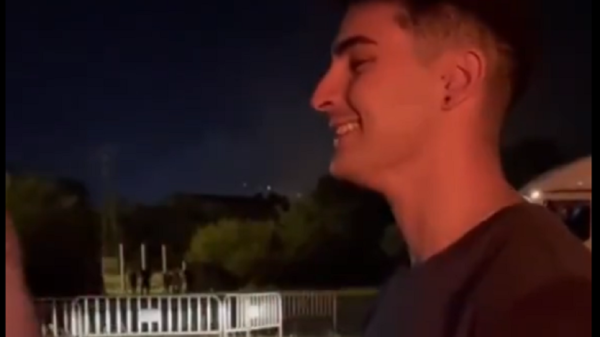 JOVEM BEIJOS