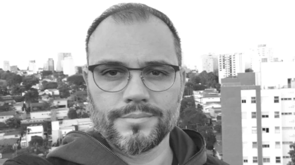 Morre Renê Belmonte, roteirista de 'Se Eu Fosse Você' e 'Rebelde', aos 55 anos 21 Morre Rene Belmonte, roteirista de Se Eu Fosse Você e Rebelde