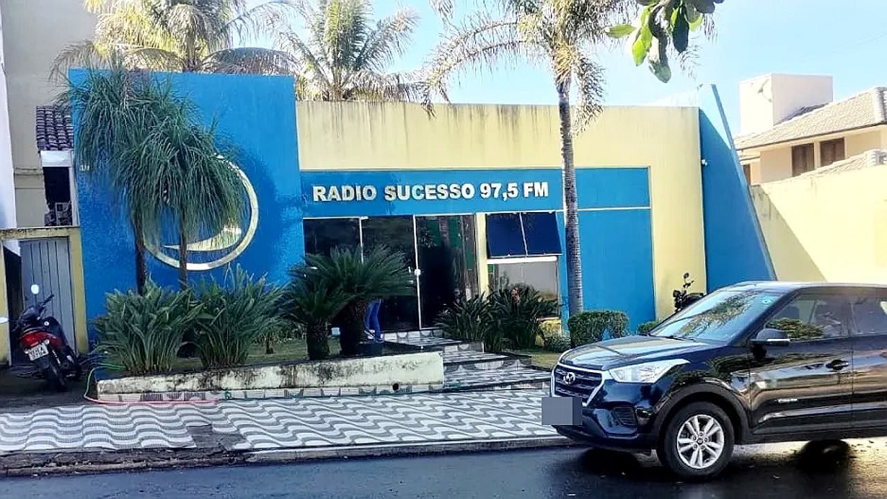 Polícia identifica suspeitos de invadir e destruir afiliada da Band em Goiás