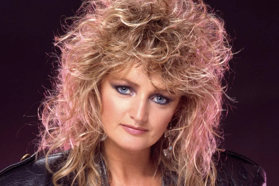 RT @sitepopmais: Bonnie Tyler é internada às pressas em Portugal após cirurgia de emergência