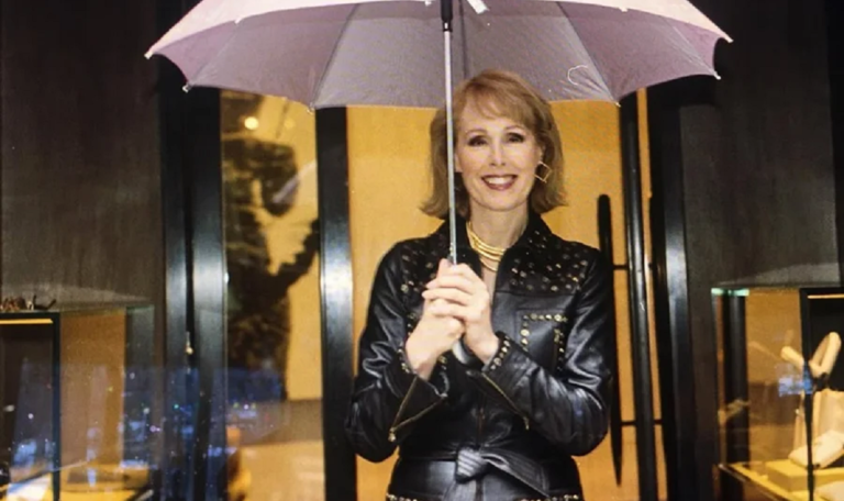 Saiba quem é a autora investigada após vencer Trump em processo de estupro 47 escritora E. Jean Carroll