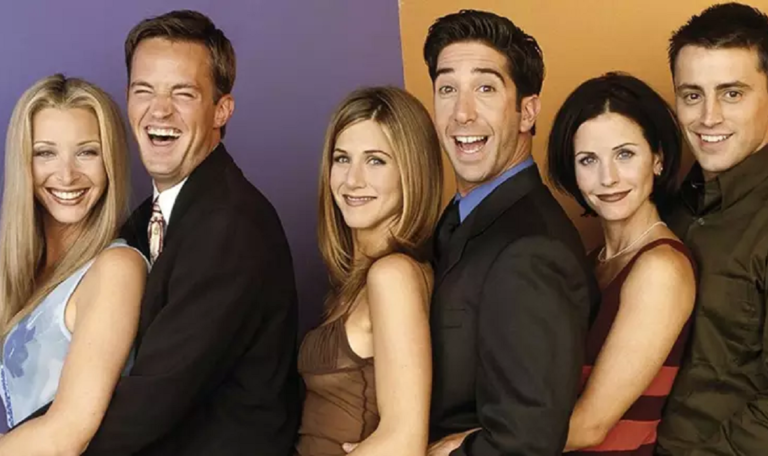 Elenco de Friends estaria irritado com Lisa Kudrow após ela revelar quanto eles ganham com a série 49 friends