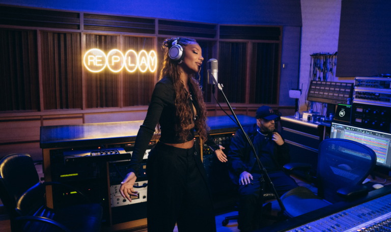 Replay transforma clássico de Cazuza em série e álbum com releituras inéditas 48 Crédito LYZ Ludmilla canta Exagerado