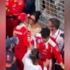 Lewis Hamilton beija kim kardashian