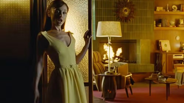 Magreza extrema de Ariana Grande em novo clipe repercute entre fãs: "Preocupante" 1 ariana grande novo clipe