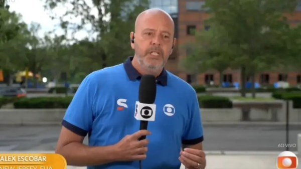 Saiba como está Alex Escobar, internado após passar mal ao vivo 21 image