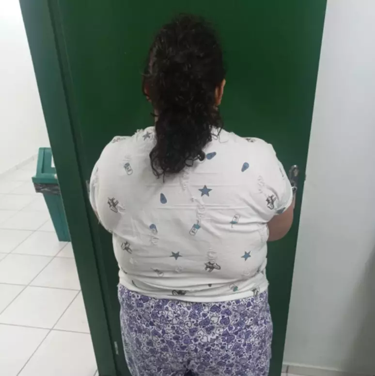 Mulher de 37 anos é presa após se passar por adolescente de 12 anos e viver com família por mais de um ano 47 image