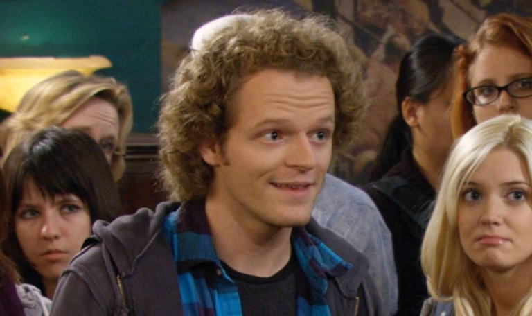 Ator de “How I Met Your Mother” é condenado a 32 anos de prisão por tentativa de feminicídio contra ex-namorada 47 image
