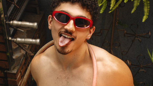 Riquencio, bailarino de Pedro Sampaio, posa nu para revista espanhola; veja vídeo 1 riquencio posa nu