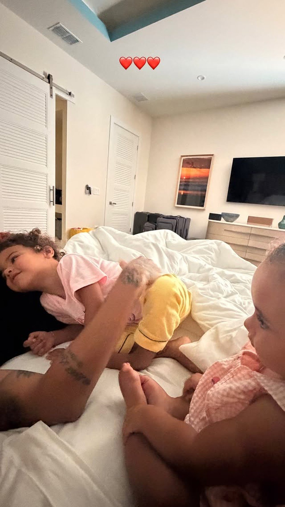 Bruna Biancardi mostra momento de Neymar com as filhas e revela bastidores da comemoração de 1 ano de Mel 47 733159284 18614461456020564 2205121768542577242 n