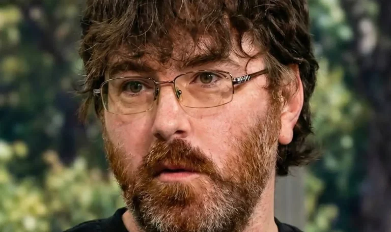 Homem que afirma ter o menor pênis do mundo arrecada recursos para cirurgia de aumento 47 Homem que afirma ter o menor pênis do mundo arrecada recursos para cirurgia de aumento