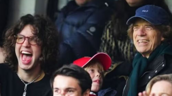 Lucas Jagger celebra time do pai, Mick Jagger,