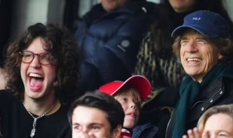 Lucas Jagger brinca nas redes ao divulgar lançamento dos Rolling Stones: "Eles precisam dos streams" 47 Lucas Jagger celebra time do pai, Mick Jagger,