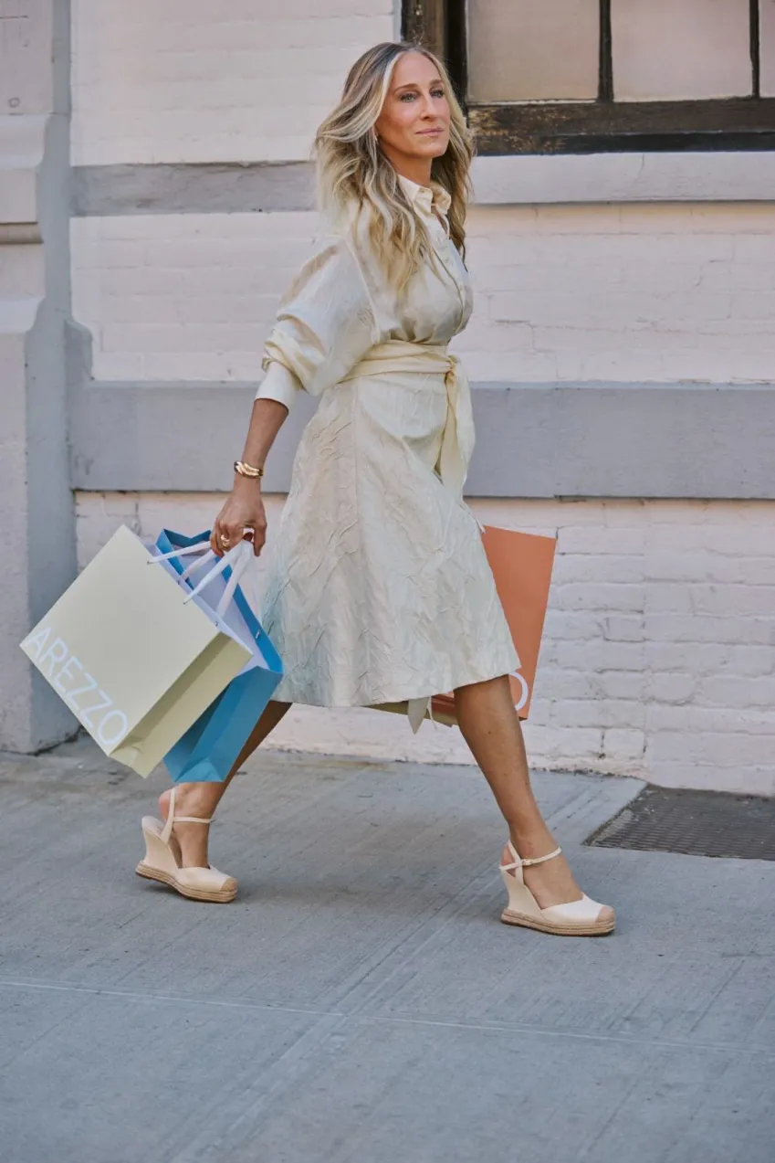 Sarah Jessica Parker é flagrada em Nova York com sacolas de marca brasileira 48 image