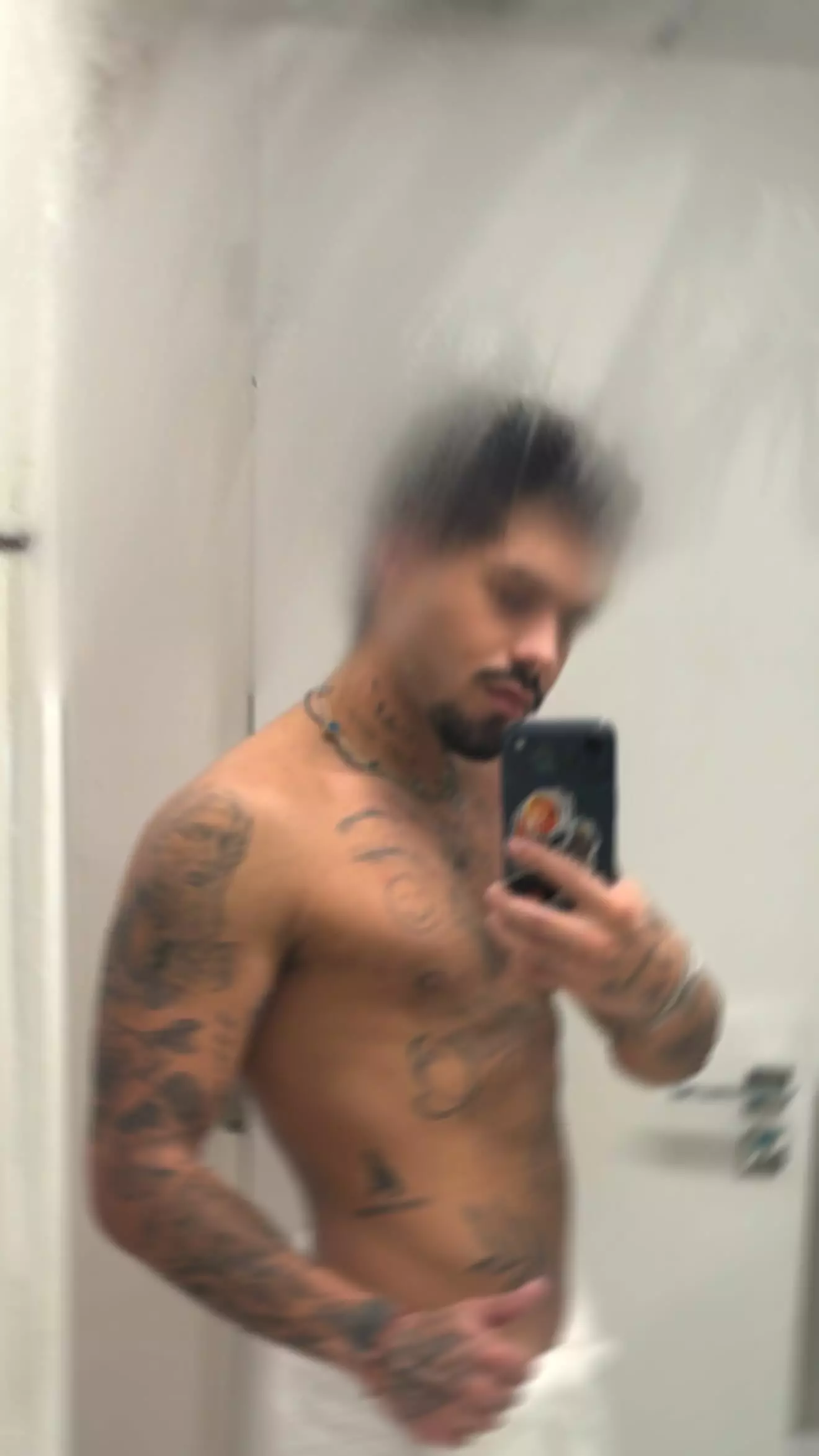 Zé Felipe publica selfie de toalha e movimenta redes 47 image