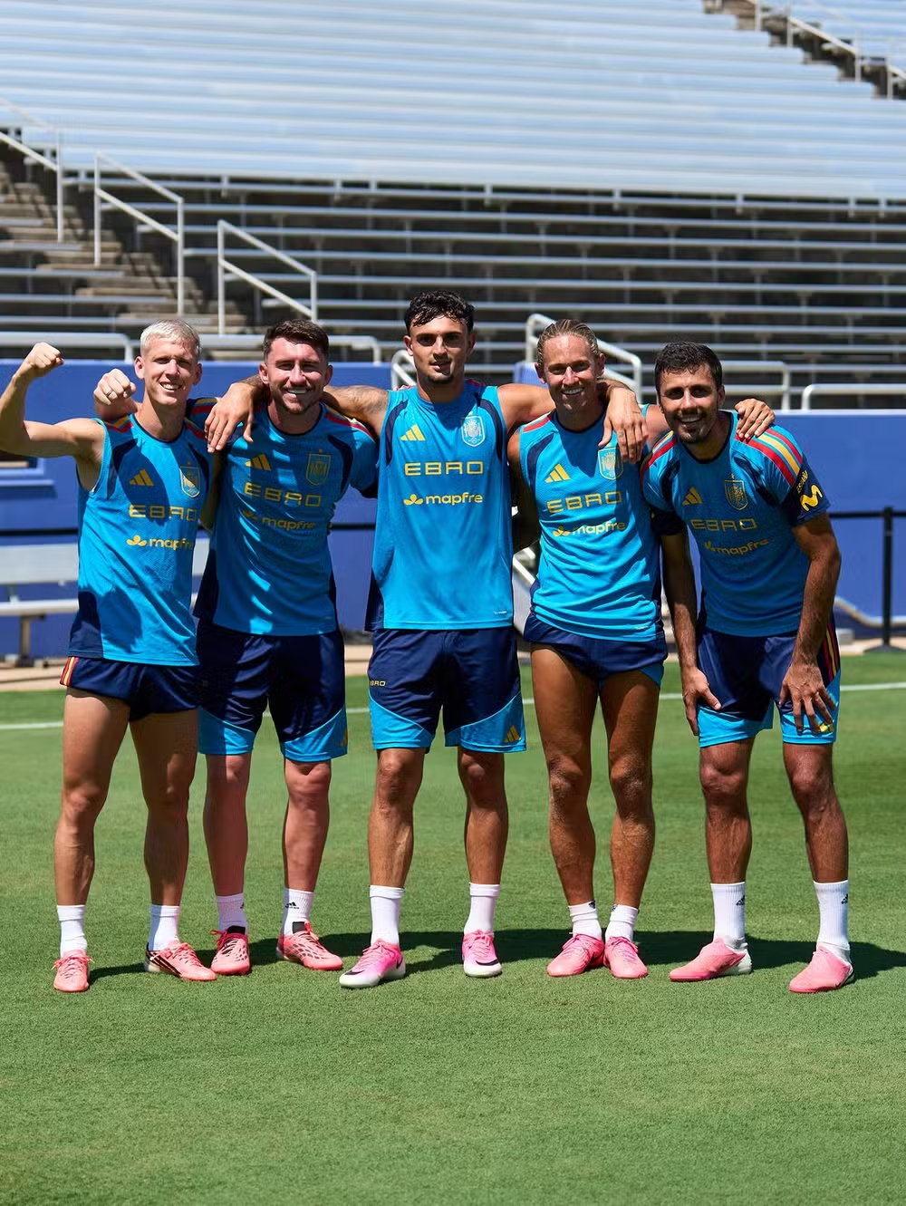 Vídeo: seleção da Espanha tira a roupa, treina só de 'sunga' e web reage: "Treinos gostosos" 47 image