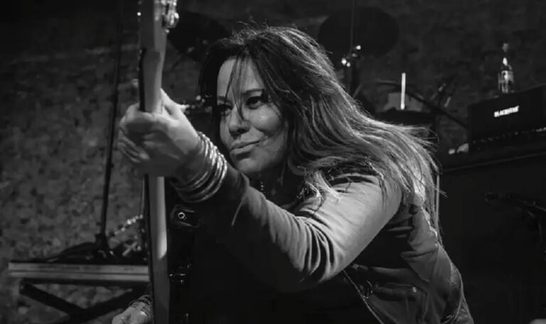 Baixista da banda L7 morre cinco dias após revelar câncer agressivo no cérebro 47 morre Jennifer Finch