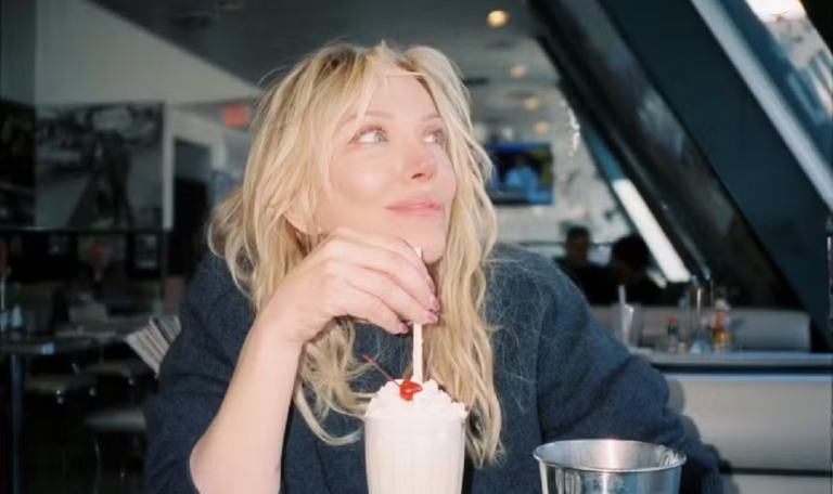 Courtney Love revela que quase morreu após grave crise de saúde 47 A cantora Courtney Love