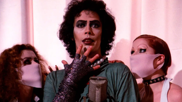 Tim Curry, astro de 'The Rocky Horror Picture Show', morre aos 80 anos 1 Ator Tim Curry