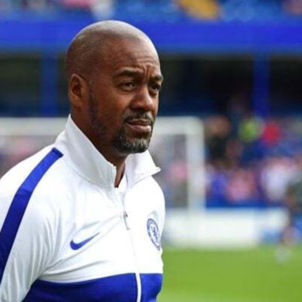 Eddie Newton defendeu o Chelsea nos anos 1990