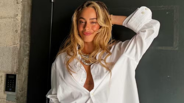 Quem é a cantora e namorada de jogador que rompeu com o pai após disputa por fortuna milionária 1 Tini Stoessel