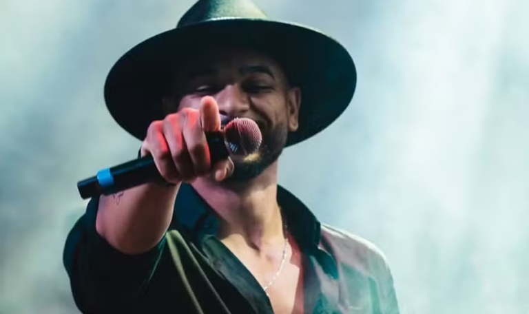 Cantor sertanejo com leucemia deixa UTI e é transferido para quarto 48 image