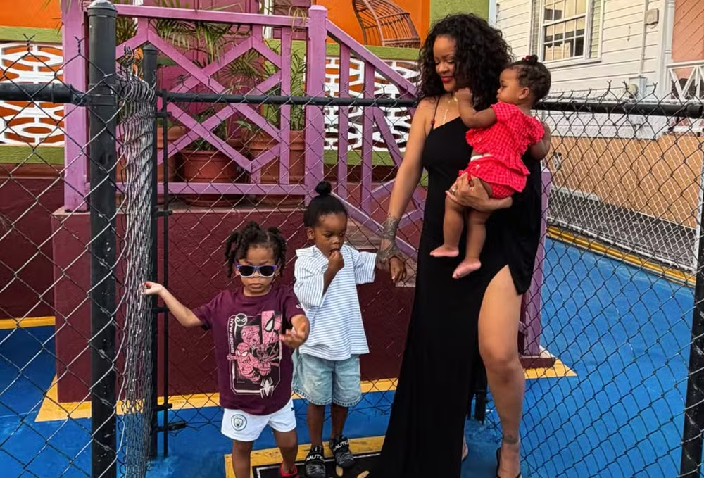 Rihanna promove imersão cultural dos filhos durante temporada em Barbados 47 image