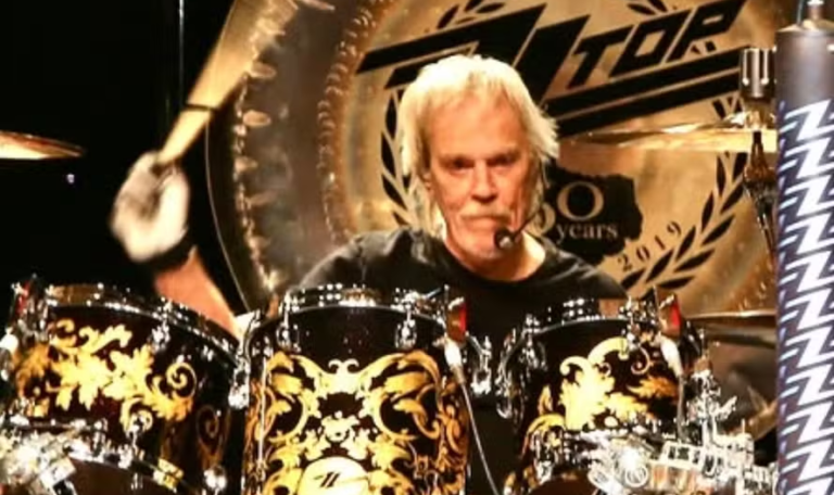 Morre Frank Beard, baterista do ZZ Top, aos 77 anos; banda mantém shows no Brasil 48 image