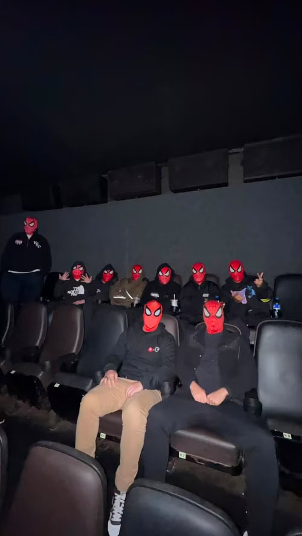 Neymar reúne amigos para sessão de cinema temática do Homem-Aranha 47 image
