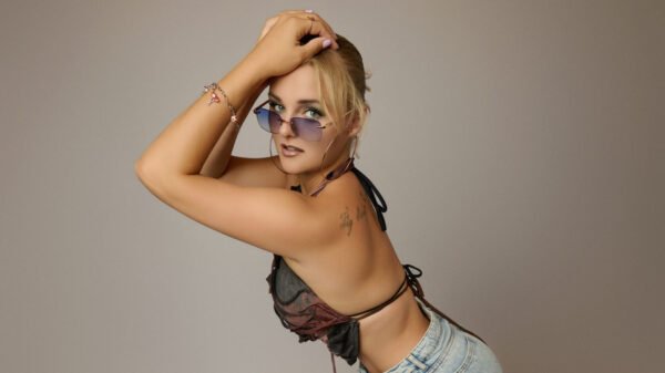 Sandra Wolska transforma piano de brinquedo encontrado em feira em elemento central de novo single 16 prod track files 1520690 extra pictures Sandra Wolska