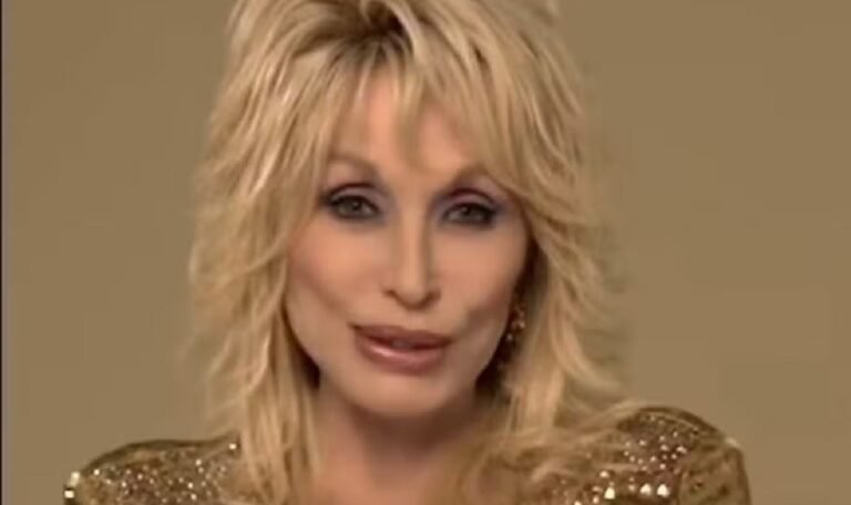 Em último vídeo, Dolly Parton convidou público para exposição sobre sua vida; assista 47 ultimo video dolly parton