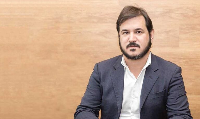 Vaza 'vídeo íntimo' de candidato a deputado federal pelo RJ; influenciadora faz acusações
