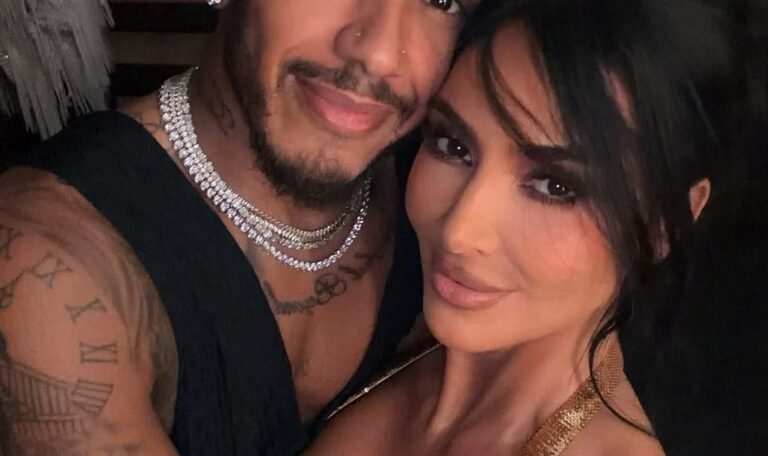 Kim Kardashian troca beijão com Lewis Hamilton e compartilha momentos íntimos durante viagem romântica a Paris; veja fotos 47 Kim Kardashian troca beijão com Lewis Hamilton e compartilha momentos íntimos durante viagem romântica a Paris; veja fotos