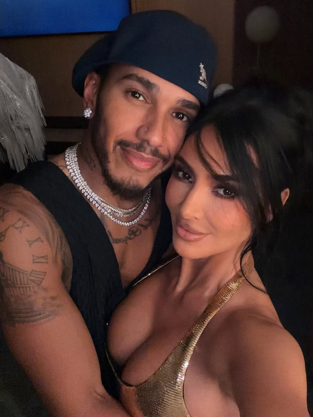 Kim Kardashian troca beijão com Lewis Hamilton e compartilha momentos íntimos durante viagem romântica a Paris; veja fotos