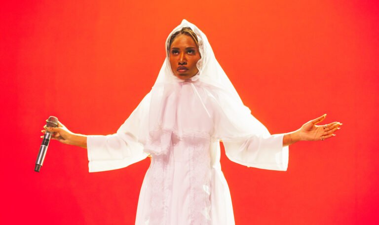 Ebony se despede de ‘KM2’ com show lotado no Rio e dá pistas sobre nova era 47 Ebony se despede de ‘KM2’ com show lotado no Rio e dá pistas sobre nova era