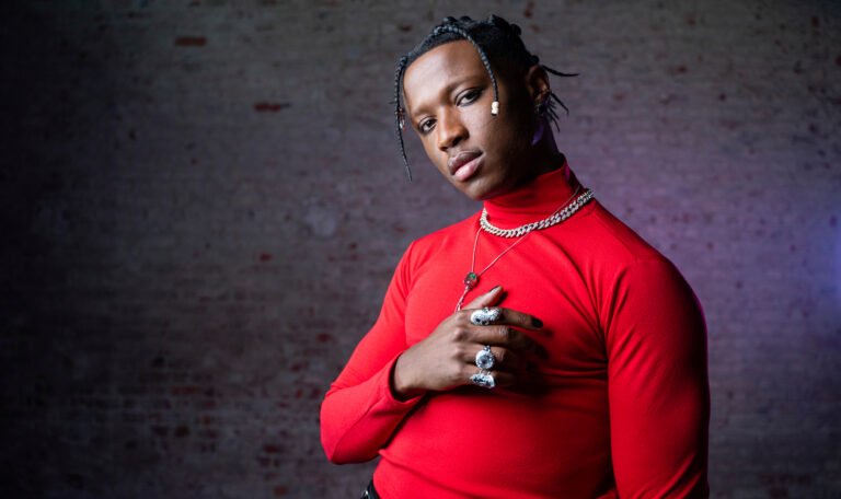Conheça Izrra, finalista do The Voice que passou a vender caipirinhas por falta de shows 47 Conheça Izrra, finalista do The Voice que passou a vender caipirinhas por falta de shows
