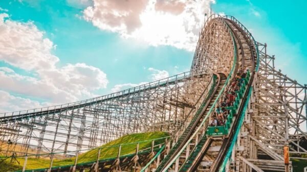 Jovem perde movimentos após andar em montanha-russa no interior de SP