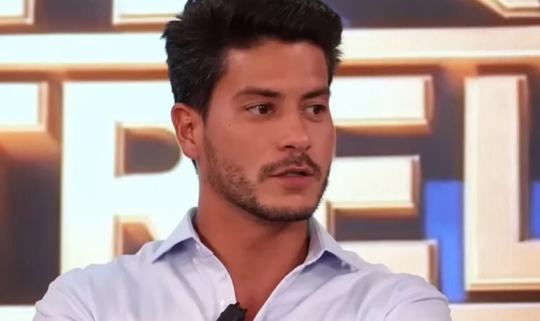 Após dívida de aluguel, Arthur Aguiar é alvo de ação judicial por R$ 400 mil com banco 47 Após dívida com aluguem de imóvel, Arthur Aguiar é exposto por dívida com banco. Foto: Reprodução / YouTube
