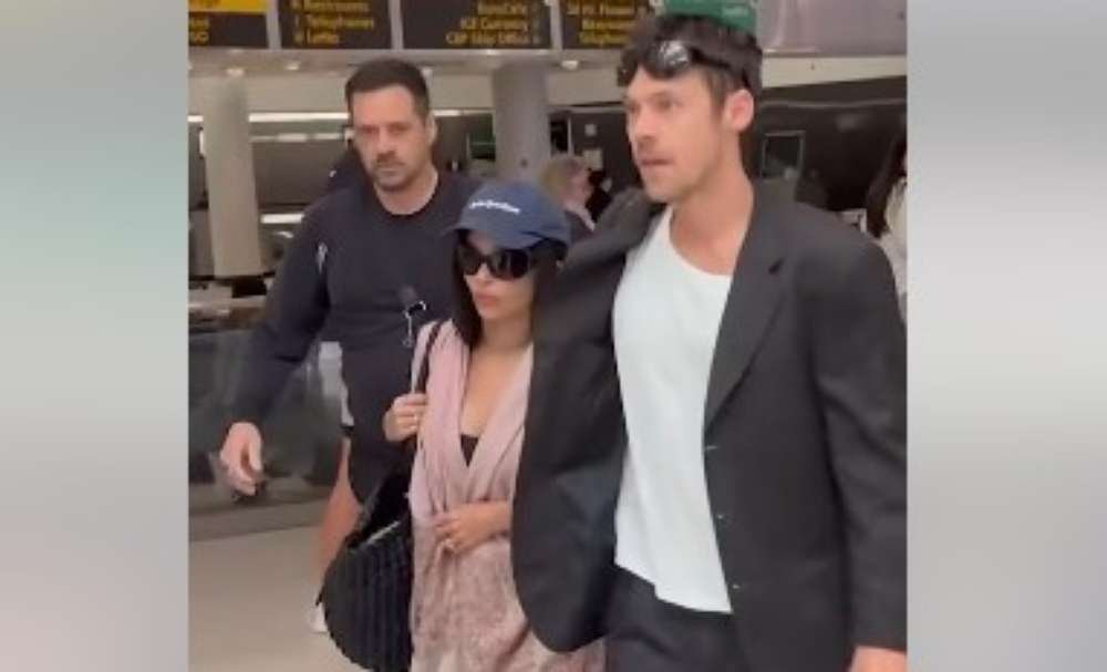 Segurança se irrita e derruba celular de fã que filmava Harry Styles; veja vídeo 47 Segurança se irrita e derruba celular de fã que filmava Harry Styles; veja vídeo