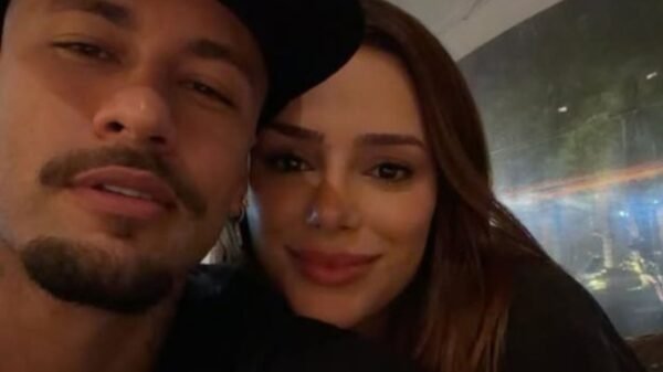 Neymar compartilha clique romântico com Bruna Biancardi e se declara nas redes sociais