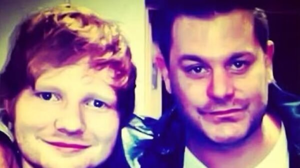 Primo de Ed Sheeran detona o cantor em meio à polêmica com a turnê: 'Ele é uma pessoa ruim' 1 Ed Sheeran com o primo, Jethro Sheeran — Foto: Reprodução