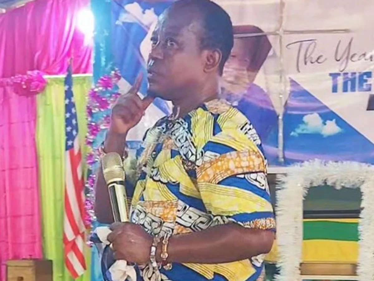 Pastor viraliza nas redes sociais ao pregar usando salto alto e divide opiniões